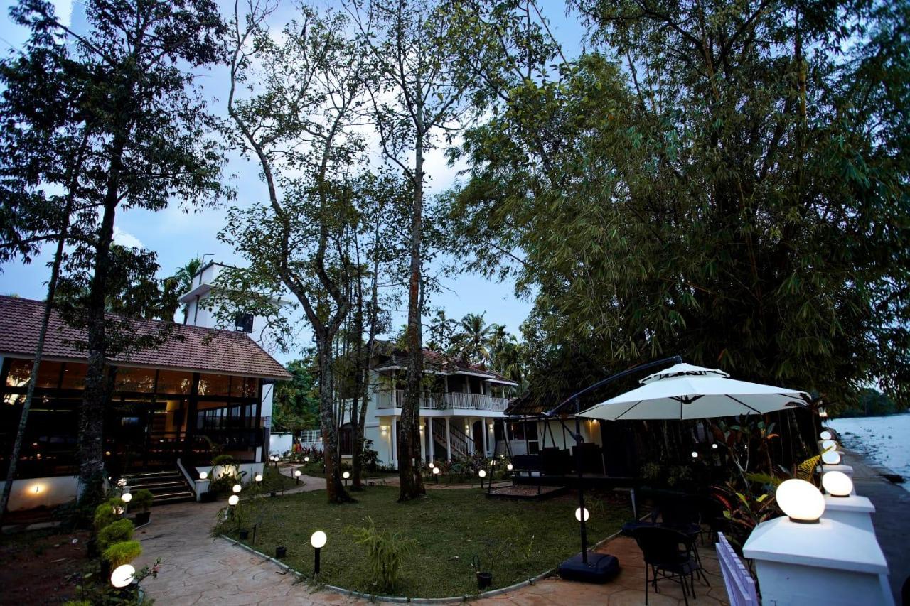 Bamboo Lagoon Backwater Front Resort Alappuzha 외부 사진