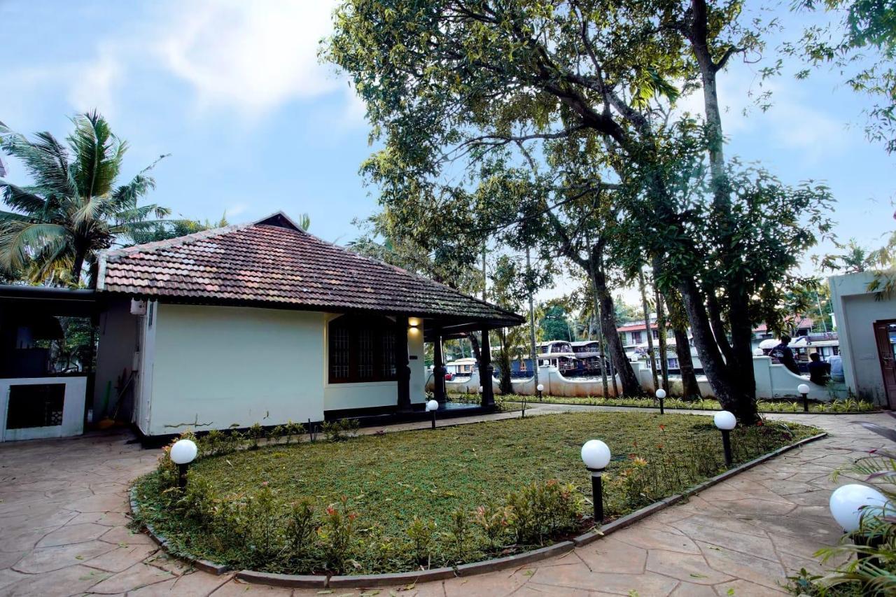Bamboo Lagoon Backwater Front Resort Alappuzha 외부 사진
